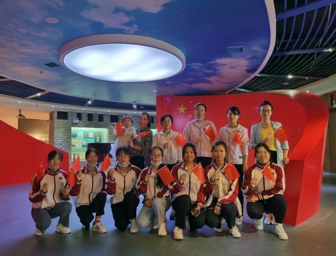  2020年7月17日  中共云南经济管理学院教育学院小学教育系第二党支部2020年7月“缅怀革命先烈，牢记初心使命”主题党日活动 第 3 张