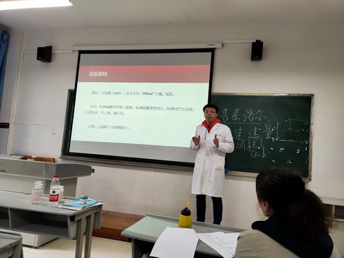 蒙国懿老师讲课1.jpg 蒙国懿老师讲课1.jpg
