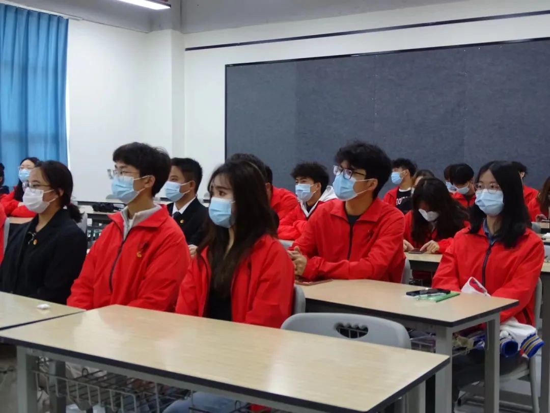 2.jpg 【创美艺传】青春心向党|艺术与传媒学院组织集中观看中国共产党第二十次全国代表大会开幕会盛况 第 4 张