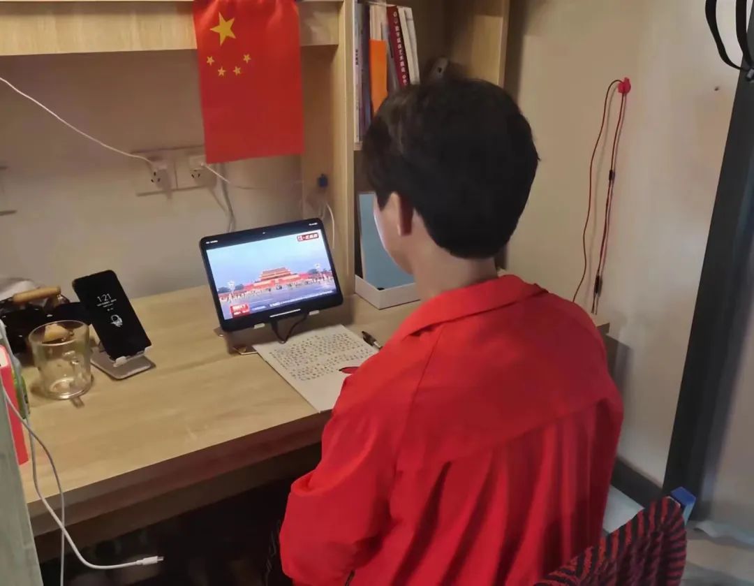 5.jpg 【创美艺传】喜迎国庆|艺术与传媒学院学子观升旗仪式有感 第 1 张
