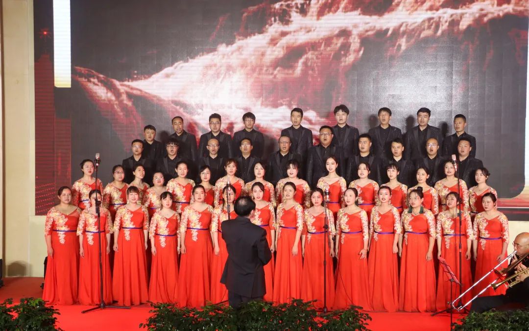 【创美艺传】云南经济管理学院教职工合唱比赛暨30周年校庆活动圆满结束 第 2 张 【创美艺传】云南经济管理学院教职工合唱比赛暨30周年校庆活动圆满结束 第 2 张