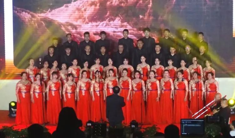 【创美艺传】云南经济管理学院教职工合唱比赛暨30周年校庆活动圆满结束 第 5 张 【创美艺传】云南经济管理学院教职工合唱比赛暨30周年校庆活动圆满结束 第 5 张
