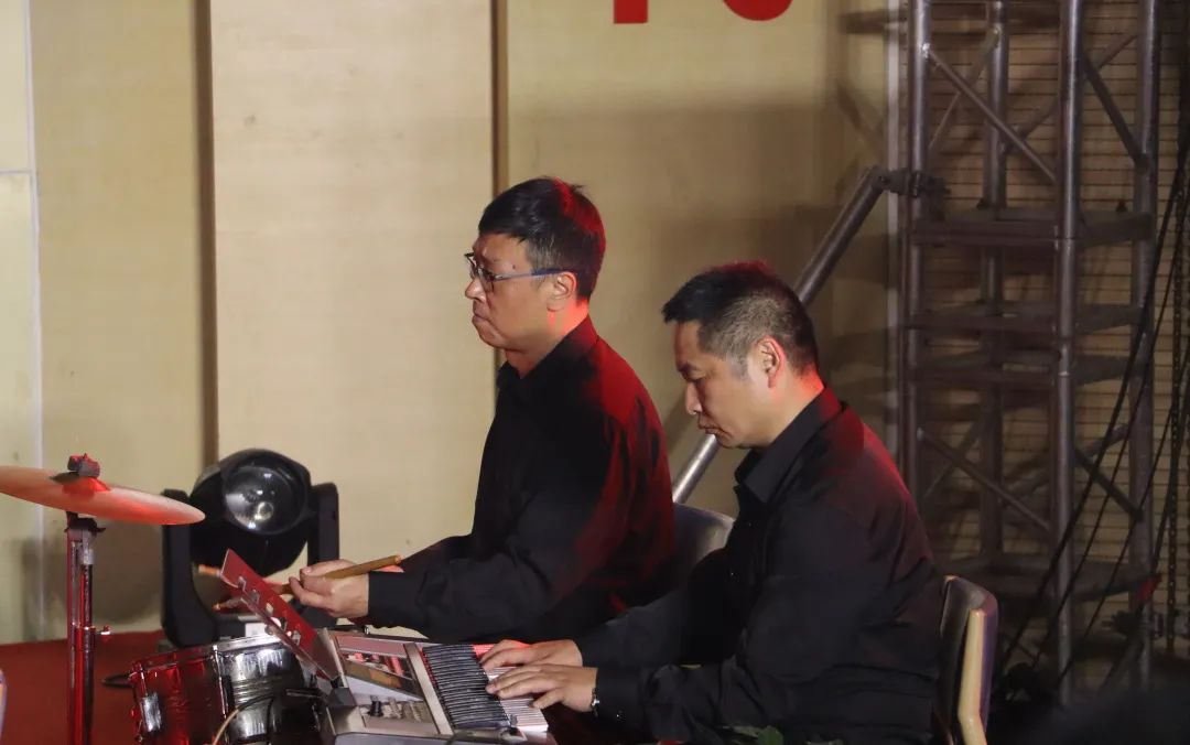 【创美艺传】云南经济管理学院教职工合唱比赛暨30周年校庆活动圆满结束 第 6 张 【创美艺传】云南经济管理学院教职工合唱比赛暨30周年校庆活动圆满结束 第 6 张