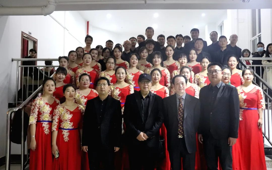 【创美艺传】云南经济管理学院教职工合唱比赛暨30周年校庆活动圆满结束 第 17 张 【创美艺传】云南经济管理学院教职工合唱比赛暨30周年校庆活动圆满结束 第 17 张