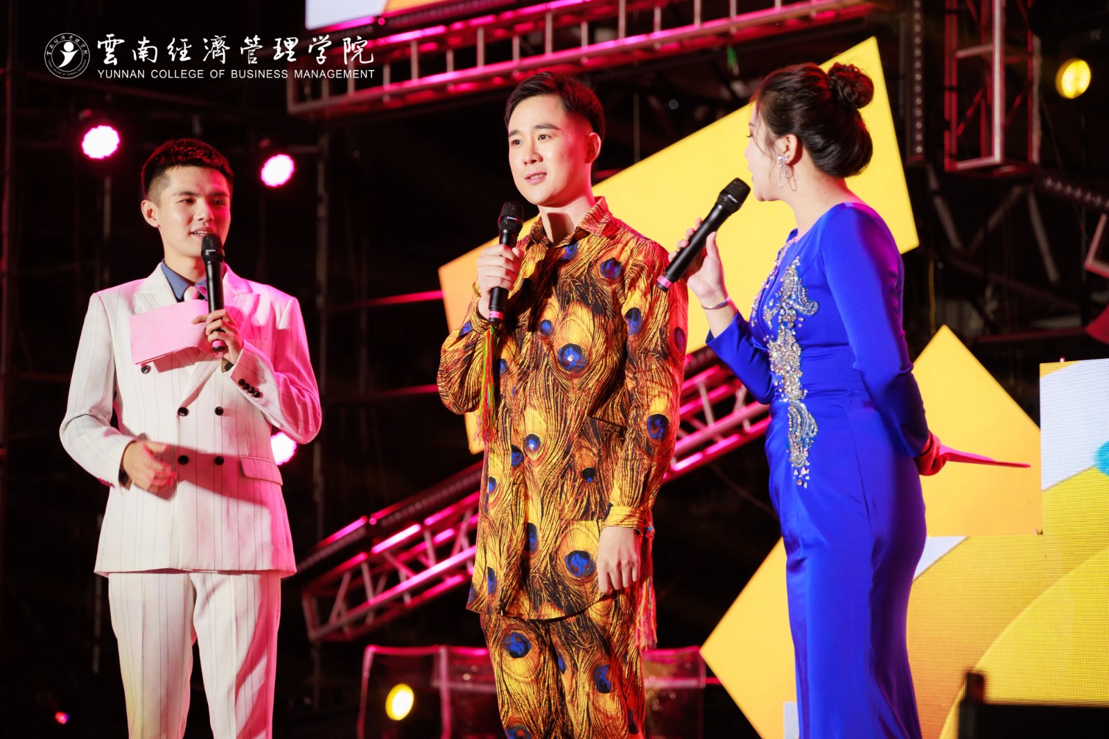 嗨!躁!燃!云经管新生“逐梦”音乐盛典火热开唱! 第 12 张 嗨!躁!燃!云经管新生“逐梦”音乐盛典火热开唱! 第 12 张