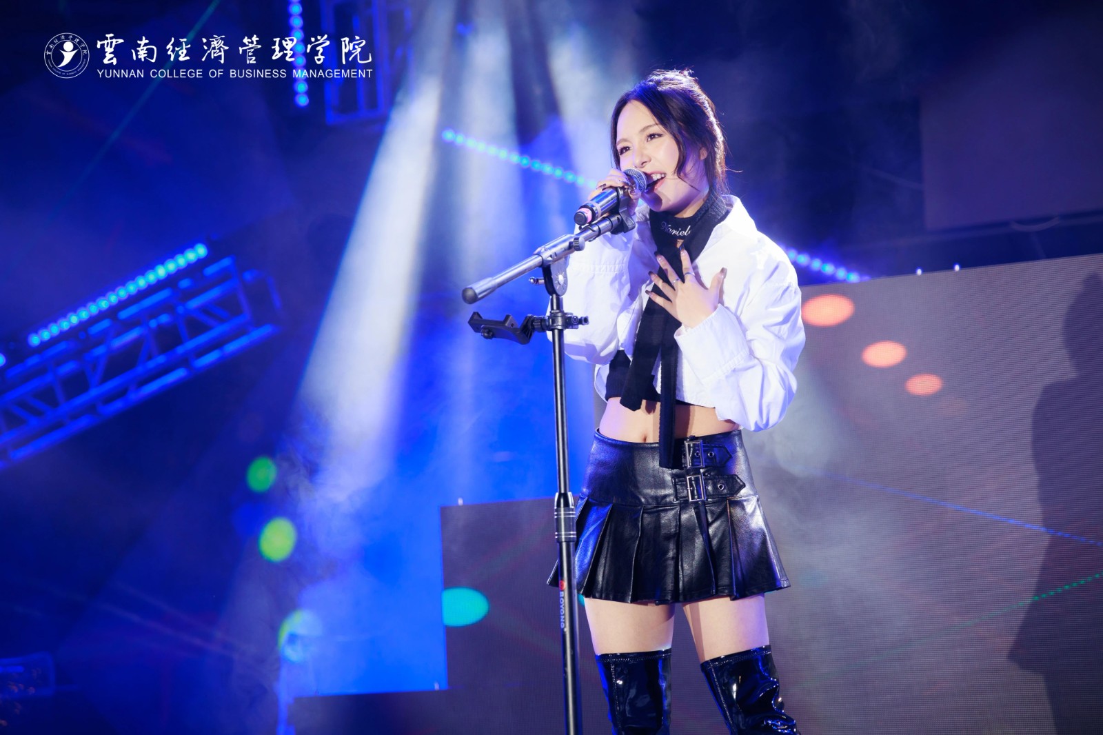 嗨!躁!燃!云经管新生“逐梦”音乐盛典火热开唱! 第 13 张 嗨!躁!燃!云经管新生“逐梦”音乐盛典火热开唱! 第 13 张