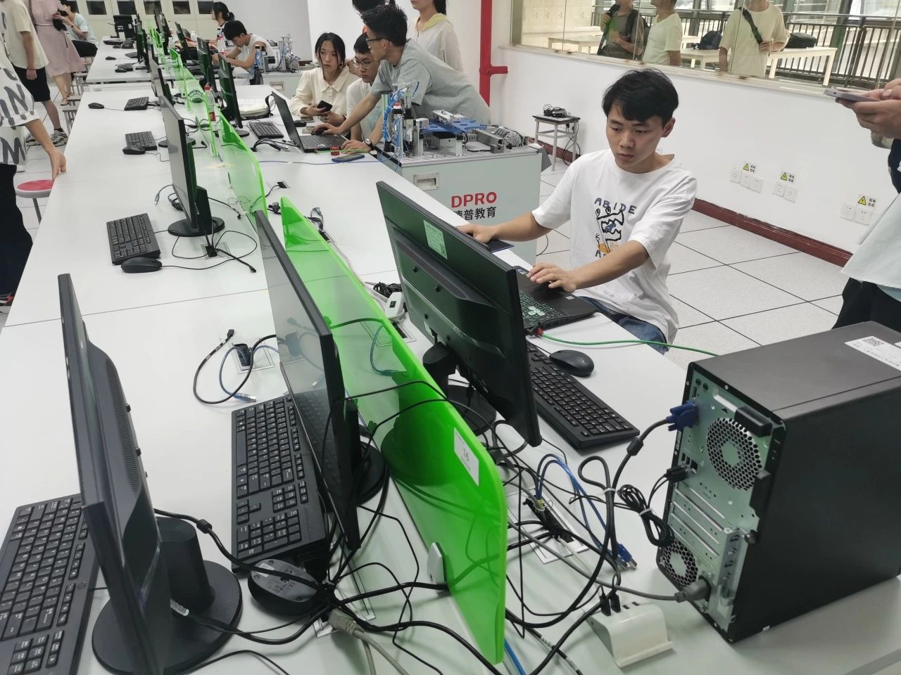 历史性突破!经管学子在“西门子杯”中国智能制造挑战赛初赛中斩获佳绩! 第 5 张 历史性突破!经管学子在“西门子杯”中国智能制造挑战赛初赛中斩获佳绩! 第 5 张
