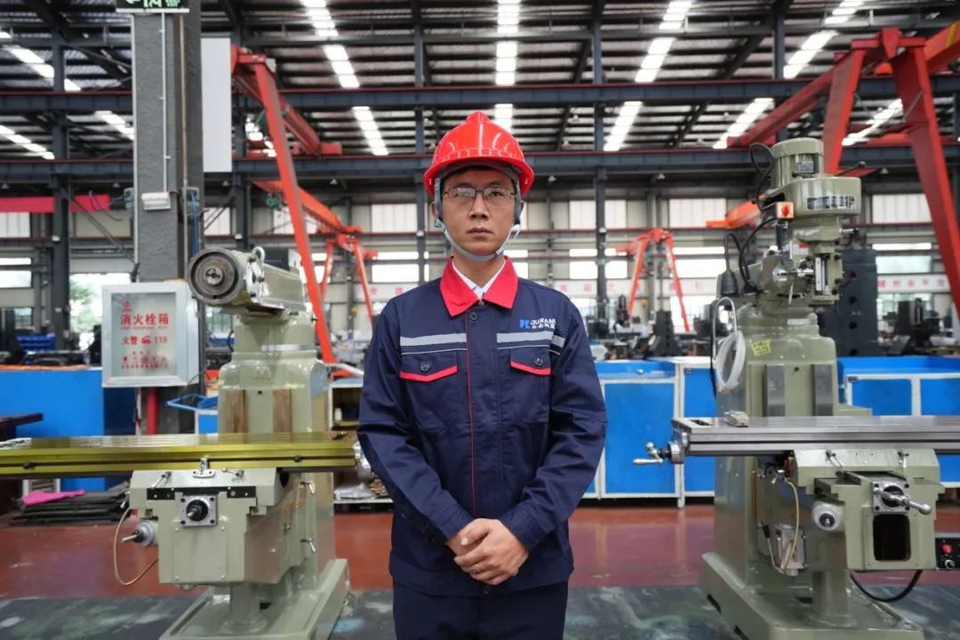 祝贺!经管校友张朕福荣获第十届“云南青年创业省长奖”,省长王予波为其颁奖 第 3 张 祝贺!经管校友张朕福荣获第十届“云南青年创业省长奖”,省长王予波为其颁奖 第 3 张