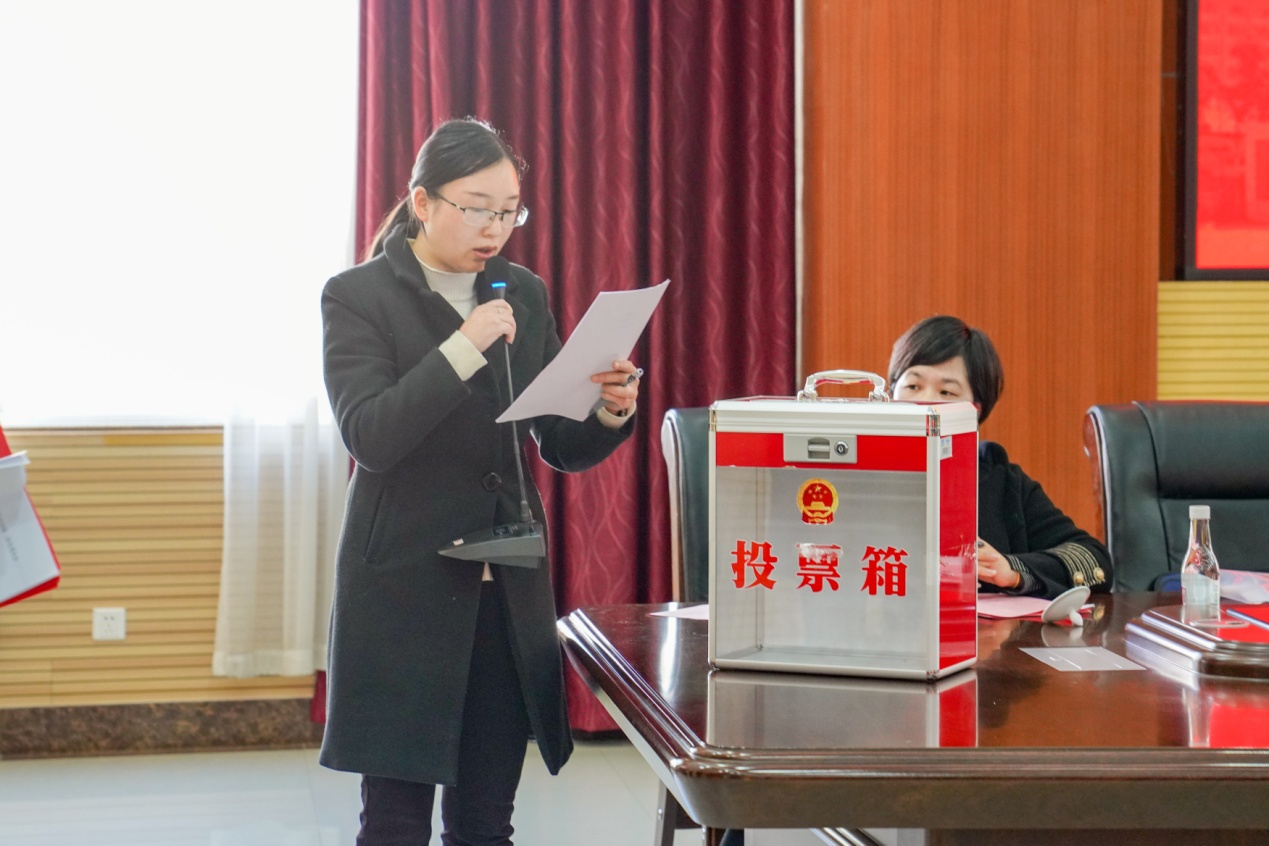 民进云南经济管理学院支部换届会议圆满举行 第 5 张 民进云南经济管理学院支部换届会议圆满举行 第 5 张