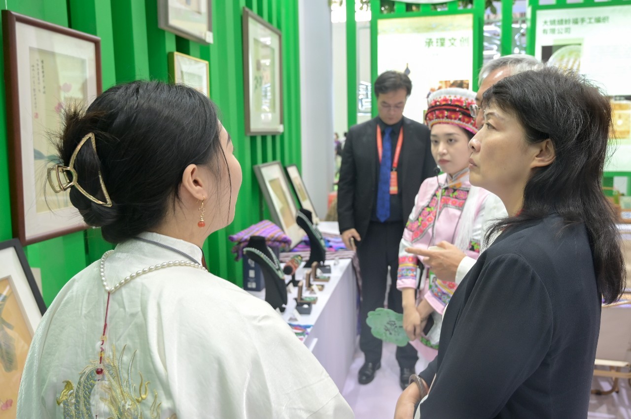 走出云南 走向世界|云经管大学生孵化创业项目参加第四届中国—蒙古国博览会 第 8 张 走出云南 走向世界|云经管大学生孵化创业项目参加第四届中国—蒙古国博览会 第 8 张