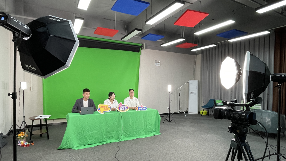 预告来袭!8天17场全天24h,线上线下全方位助力高考志愿填报! 第 1 张 预告来袭!8天17场全天24h,线上线下全方位助力高考志愿填报! 第 1 张