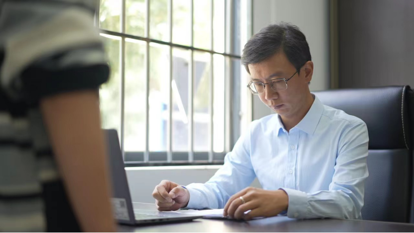 祝贺!经管校友张朕福荣获第十届“云南青年创业省长奖”,省长王予波为其颁奖 第 4 张 祝贺!经管校友张朕福荣获第十届“云南青年创业省长奖”,省长王予波为其颁奖 第 4 张