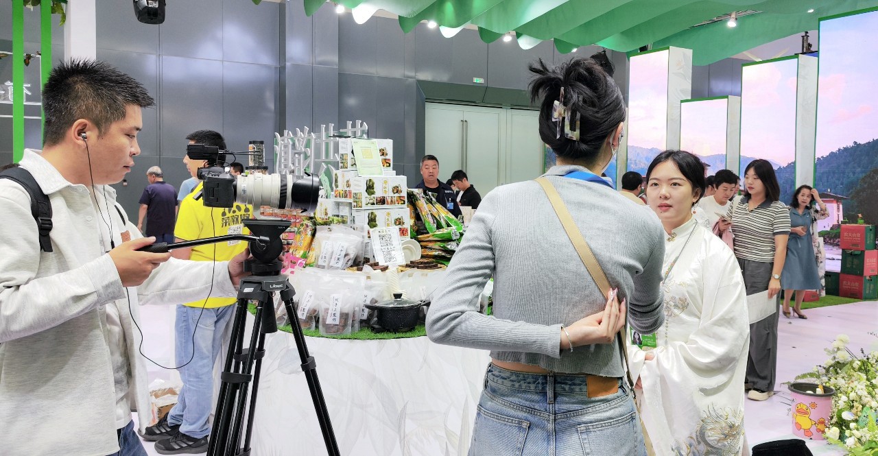 走出云南 走向世界|云经管大学生孵化创业项目参加第四届中国—蒙古国博览会 第 12 张 走出云南 走向世界|云经管大学生孵化创业项目参加第四届中国—蒙古国博览会 第 12 张
