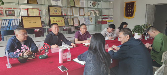 图一、双有权汇报工作情况_副本.jpg 图一、双有权汇报工作情况_副本.jpg
