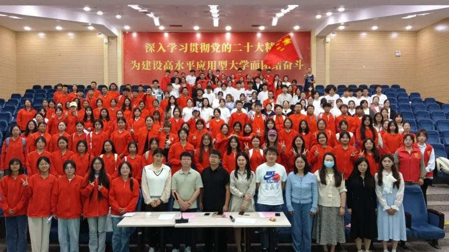 学生工作周报(第12期) 第 20 张 学生工作周报(第12期) 第 20 张