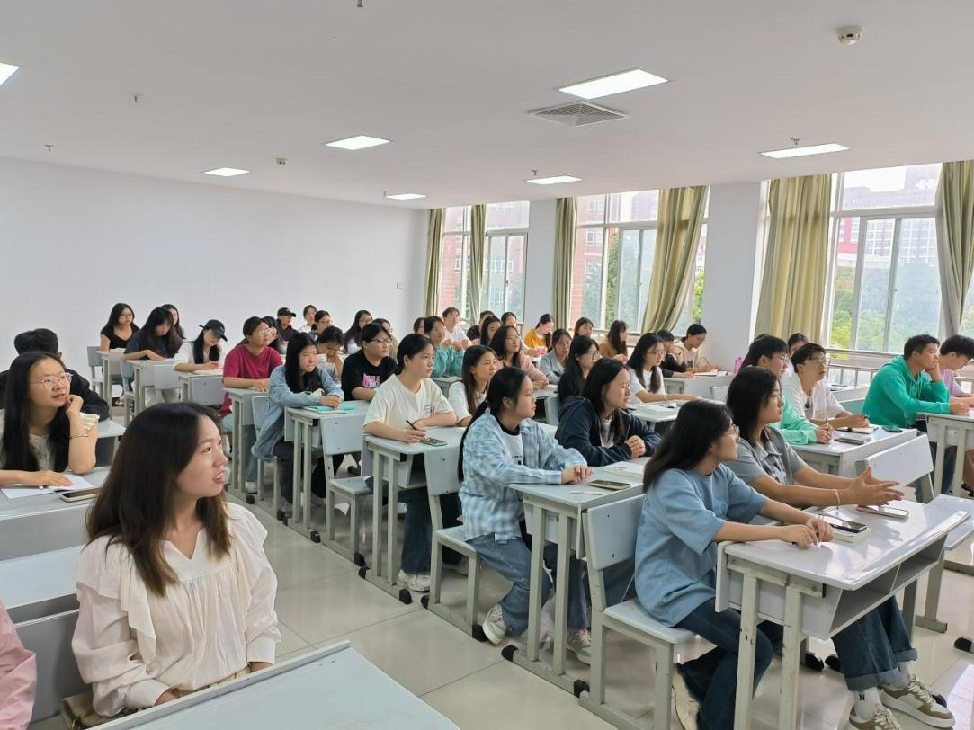 学生工作周报(第11期) 第 10 张 学生工作周报(第11期) 第 10 张