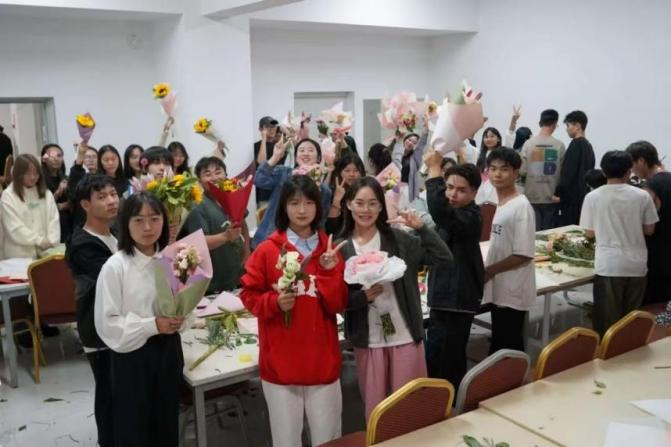 学生工作周报(第10期) 第 18 张 学生工作周报(第10期) 第 18 张