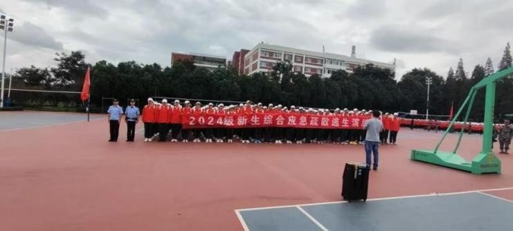 学生工作周报(第10期) 第 35 张 学生工作周报(第10期) 第 35 张
