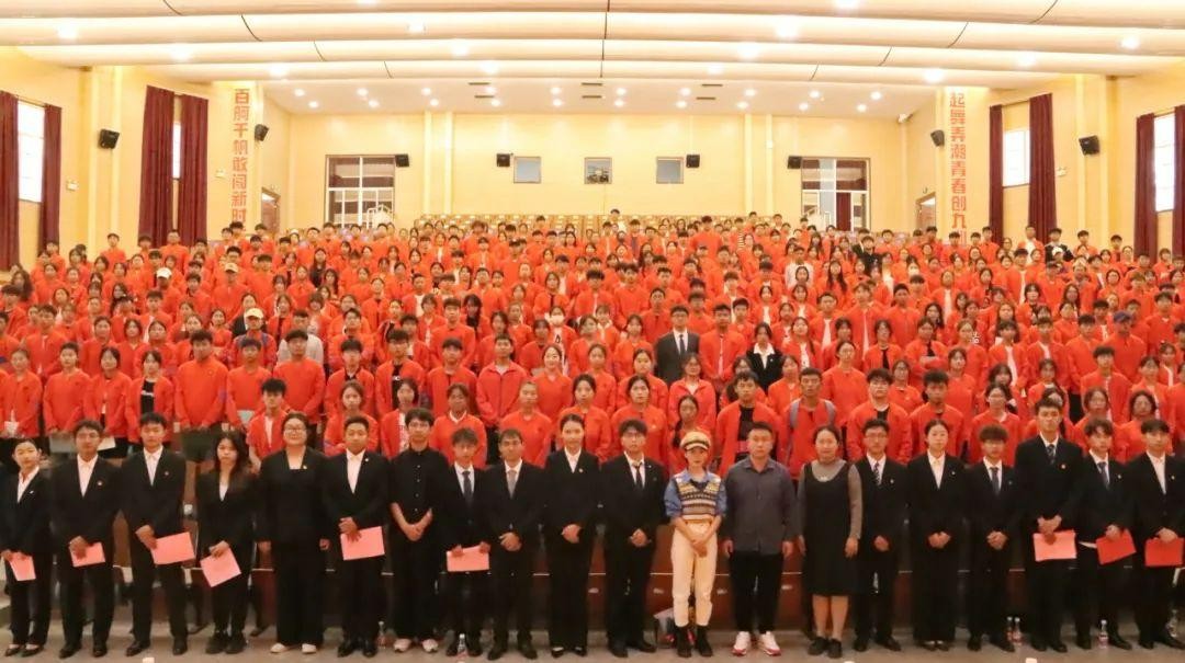 学生工作周报(第12期) 第 23 张 学生工作周报(第12期) 第 23 张