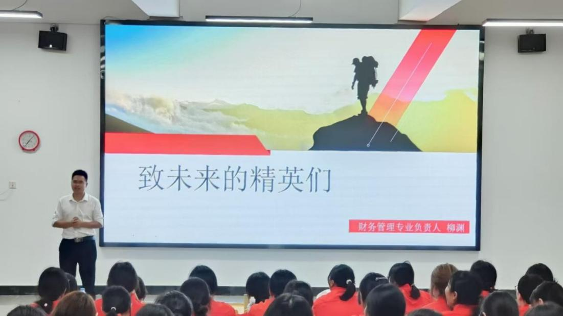 学生工作周报(第9期) 第 14 张 学生工作周报(第9期) 第 14 张