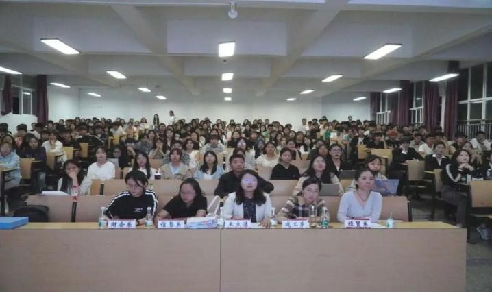 学生工作周报(第12期) 第 30 张 学生工作周报(第12期) 第 30 张