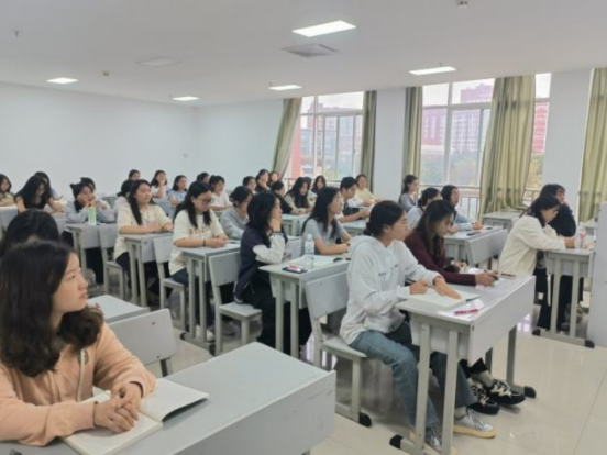 学生工作周报(第8期) 第 6 张 学生工作周报(第8期) 第 6 张