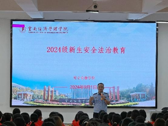 学生工作周报(第9期) 第 16 张 学生工作周报(第9期) 第 16 张
