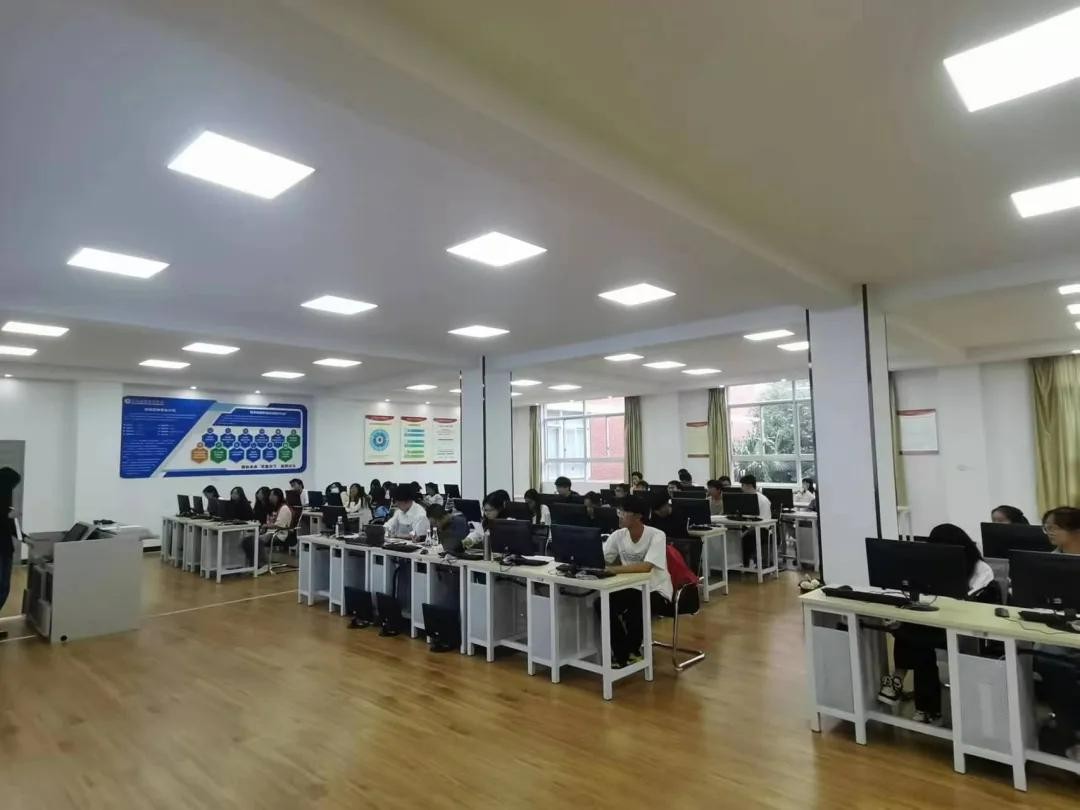 学生工作周报(第12期) 第 13 张 学生工作周报(第12期) 第 13 张