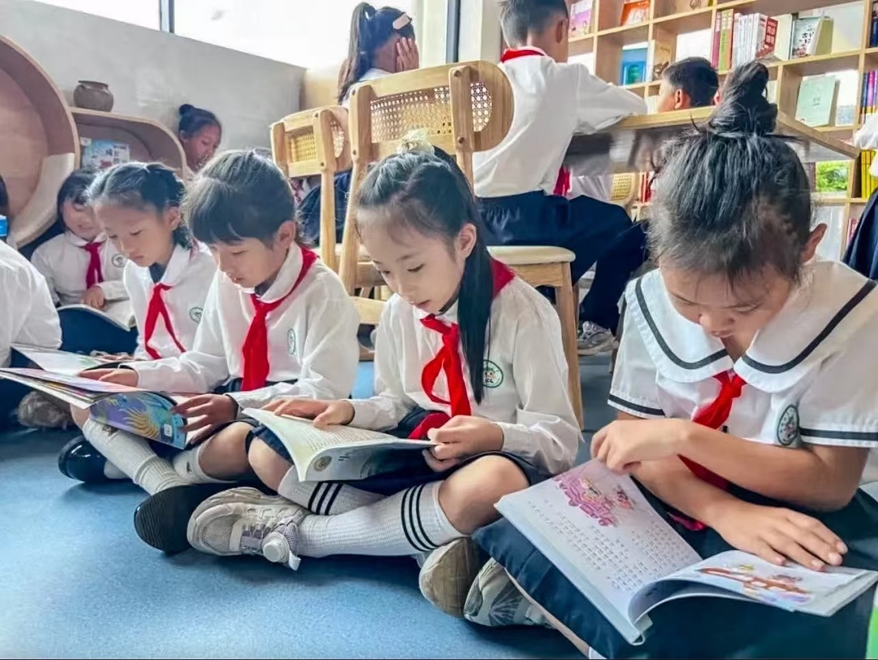 聚焦!云经管为勐海县第一小学捐赠书屋 第 5 张 聚焦!云经管为勐海县第一小学捐赠书屋 第 5 张
