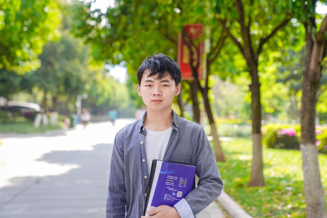 祝贺!云经管张敬康、邓福斌同学荣获2023年度第五届云南省“百名大学生自强之星”奖学金 第 4 张 祝贺!云经管张敬康、邓福斌同学荣获2023年度第五届云南省“百名大学生自强之星”奖学金 第 4 张
