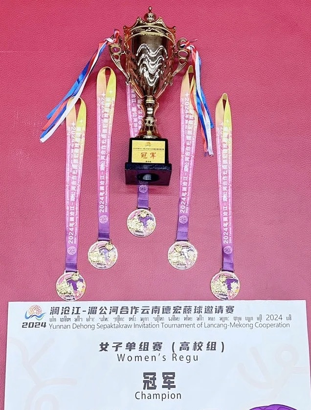走出国门!经管女藤冠军!! 第 4 张 走出国门!经管女藤冠军!! 第 4 张
