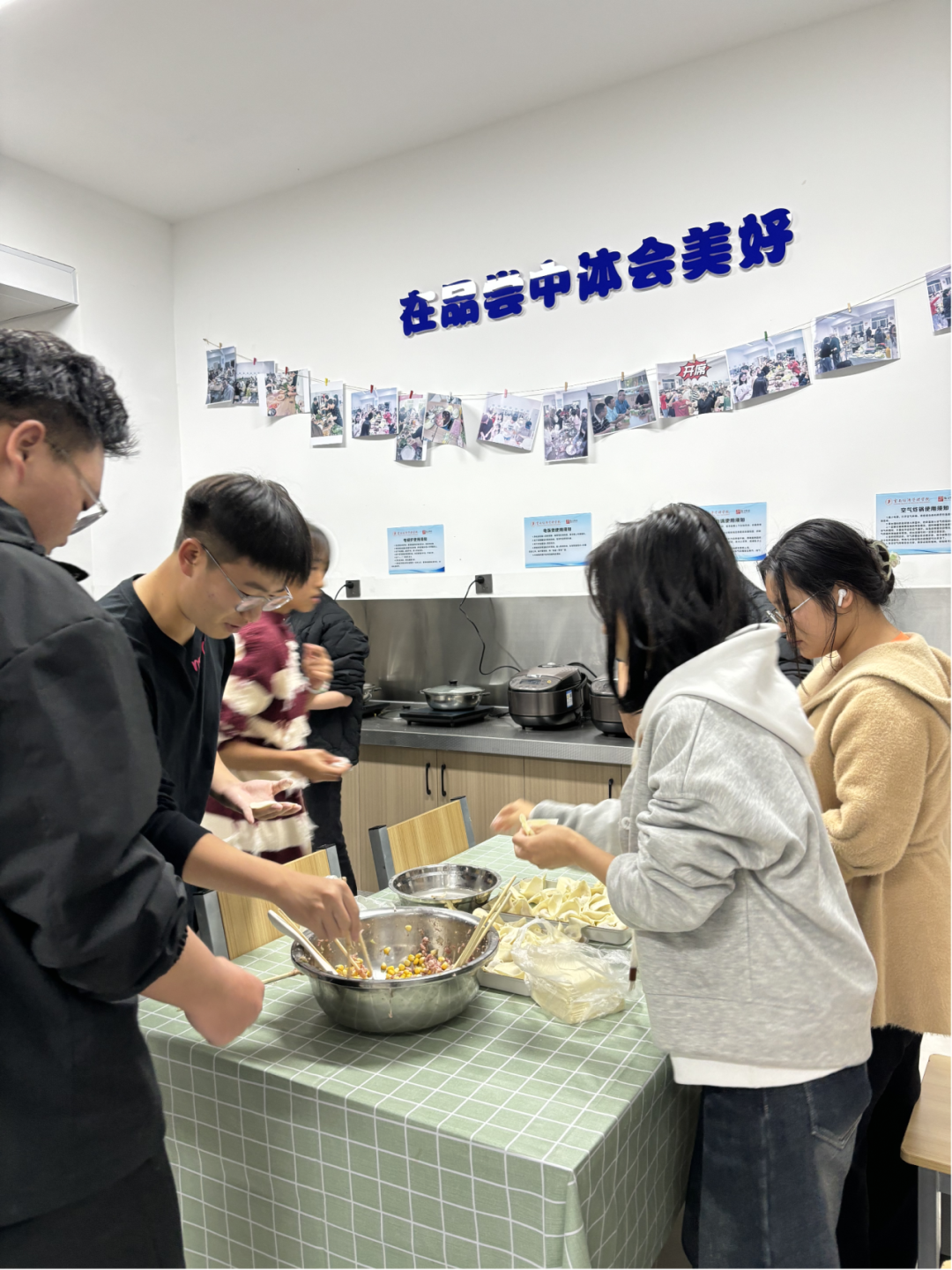 一站式学生社区 | 智慧社区开展“寓你一起、饺香四溢”包饺子劳动教育体验活动 第 2 张