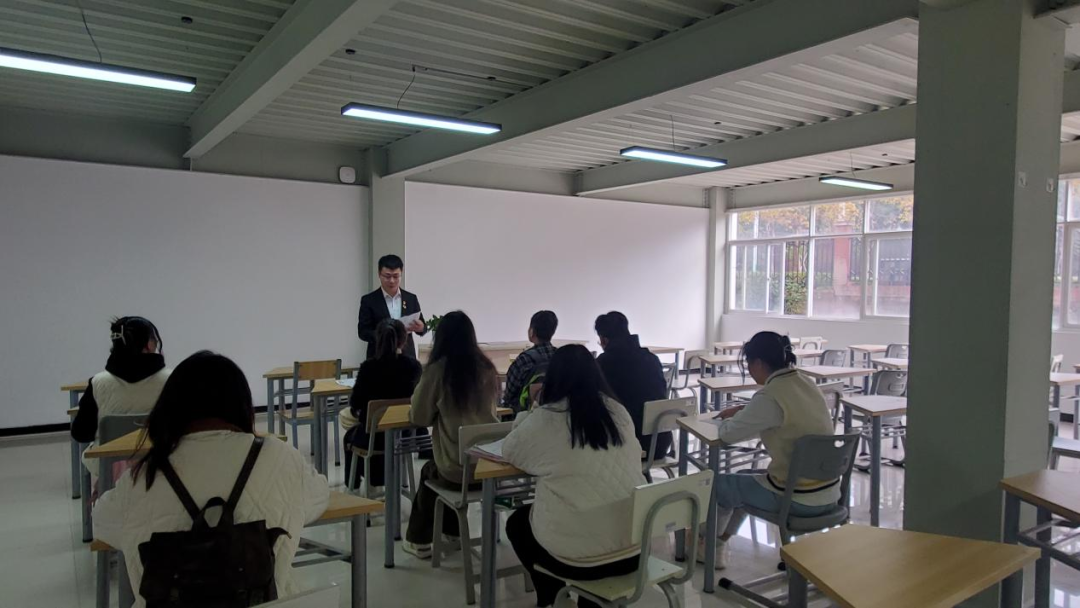 学院资讯 | 财会金融学院成功举办简历指导培训 助力学生提升职场竞争力 第 2 张 学院资讯 | 财会金融学院成功举办简历指导培训 助力学生提升职场竞争力 第 2 张