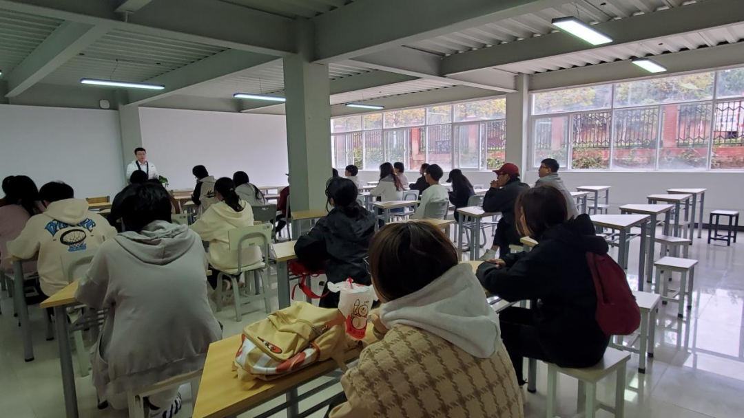 学院资讯 | 财会金融学院成功举办简历指导培训 助力学生提升职场竞争力 第 1 张 学院资讯 | 财会金融学院成功举办简历指导培训 助力学生提升职场竞争力 第 1 张