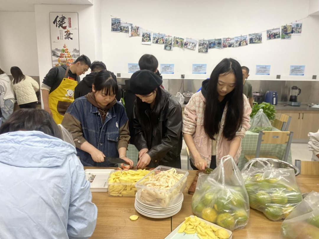 一站式学生社区 | “荟”聚青春,共享“食”光 智慧社区开展美食汇活动 第三弹 第 1 张 一站式学生社区 | “荟”聚青春,共享“食”光 智慧社区开展美食汇活动 第三弹 第 1 张