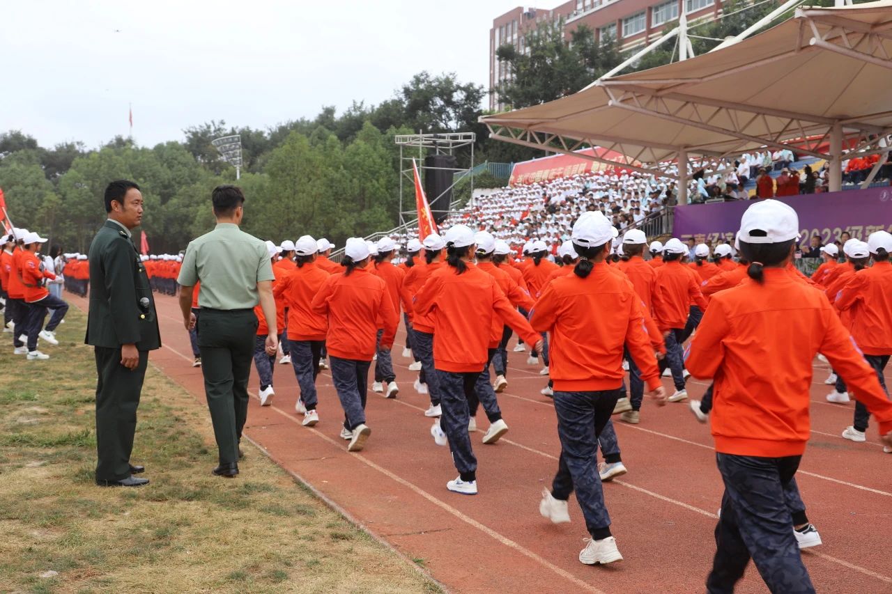 鲜衣怒马少年时 厉兵秣马点兵日——云南经济管理学院医学院军训结业典礼 第 5 张