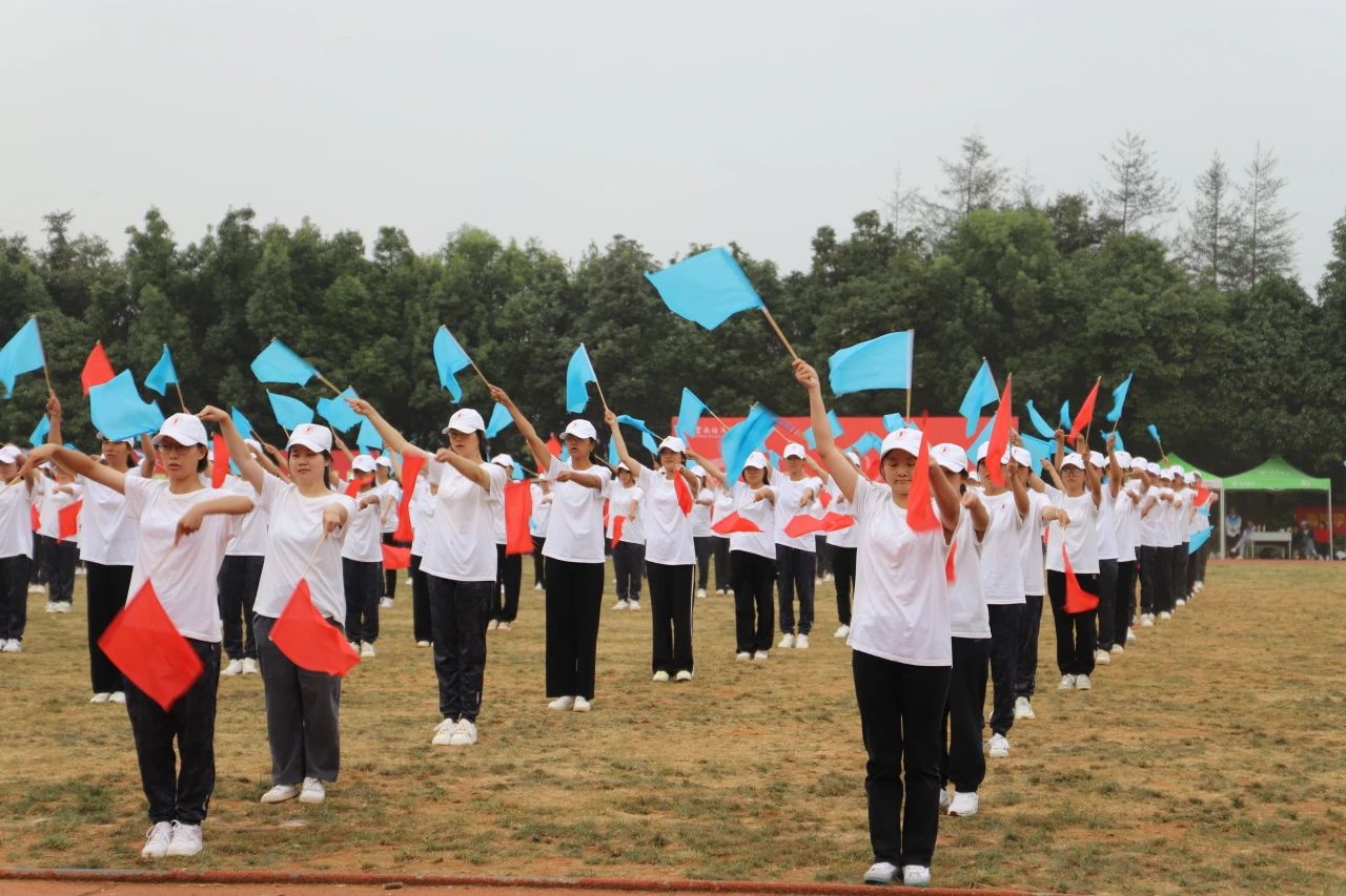 鲜衣怒马少年时 厉兵秣马点兵日——云南经济管理学院医学院军训结业典礼 第 9 张