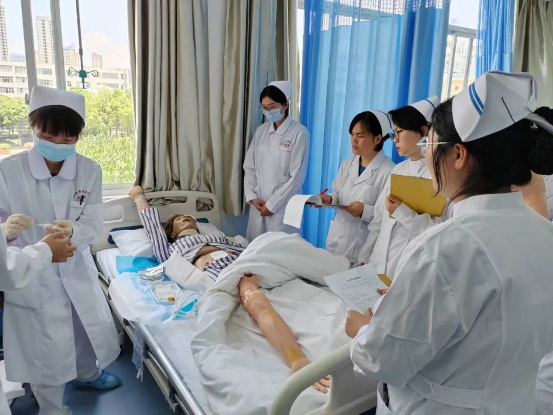 护理、助产(学)专业成功举办2024年成人护理综合技能比赛 第 1 张 护理、助产(学)专业成功举办2024年成人护理综合技能比赛 第 1 张