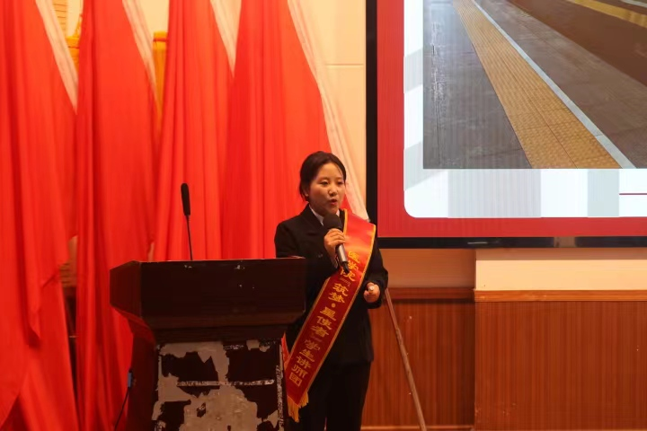 医学院开展第二届“筑梦·星使者” 学生讲师聘任仪式 暨优良学风建设系列之以榜样树学风活动启动仪式 第 4 张 医学院开展第二届“筑梦·星使者” 学生讲师聘任仪式 暨优良学风建设系列之以榜样树学风活动启动仪式 第 4 张