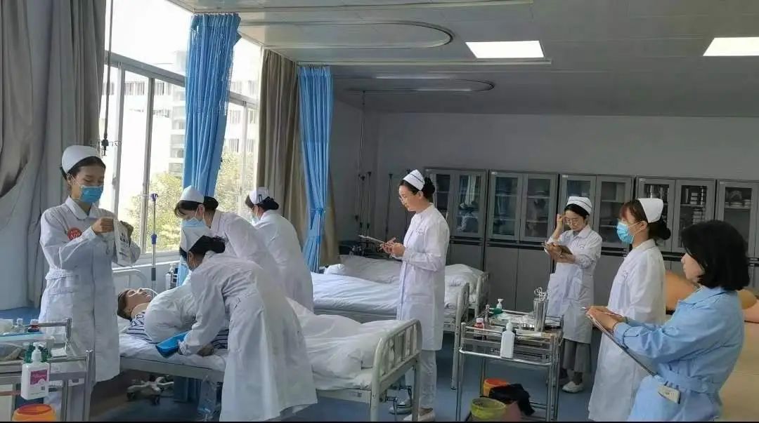 护理、助产(学)专业成功举办2024年成人护理综合技能比赛 第 2 张 护理、助产(学)专业成功举办2024年成人护理综合技能比赛 第 2 张
