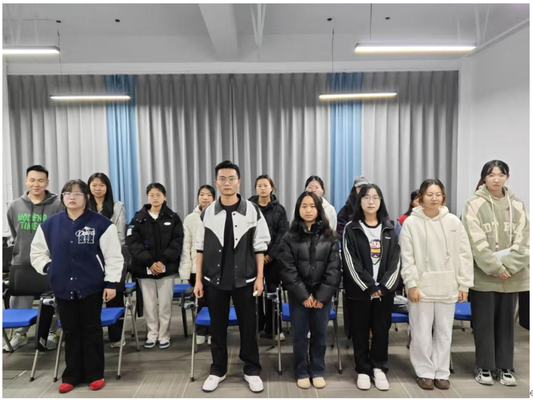 资助育人|2025年“筑梦经管·励学坊”之校内勤工助学技能提升营第七期顺利开展 第 4 张 资助育人|2025年“筑梦经管·励学坊”之校内勤工助学技能提升营第七期顺利开展 第 4 张
