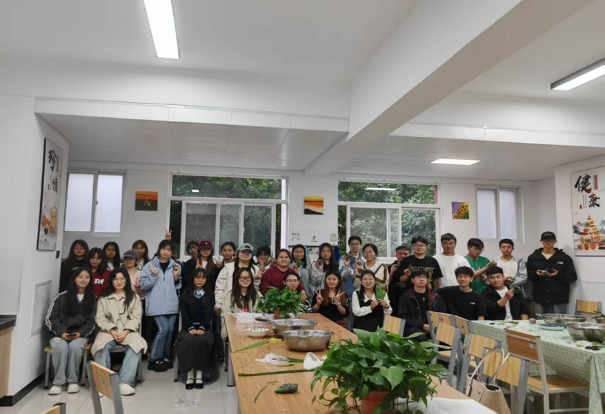 一站式学生社区 | 智慧社区开展“粽香端午,情系传统”端午节主题活动 第 1 张 一站式学生社区 | 智慧社区开展“粽香端午,情系传统”端午节主题活动 第 1 张