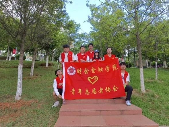 学院资讯 | 青年志愿者协会宁湖公园卫生清扫志愿服务活动圆满完成 第 1 张 学院资讯 | 青年志愿者协会宁湖公园卫生清扫志愿服务活动圆满完成 第 1 张