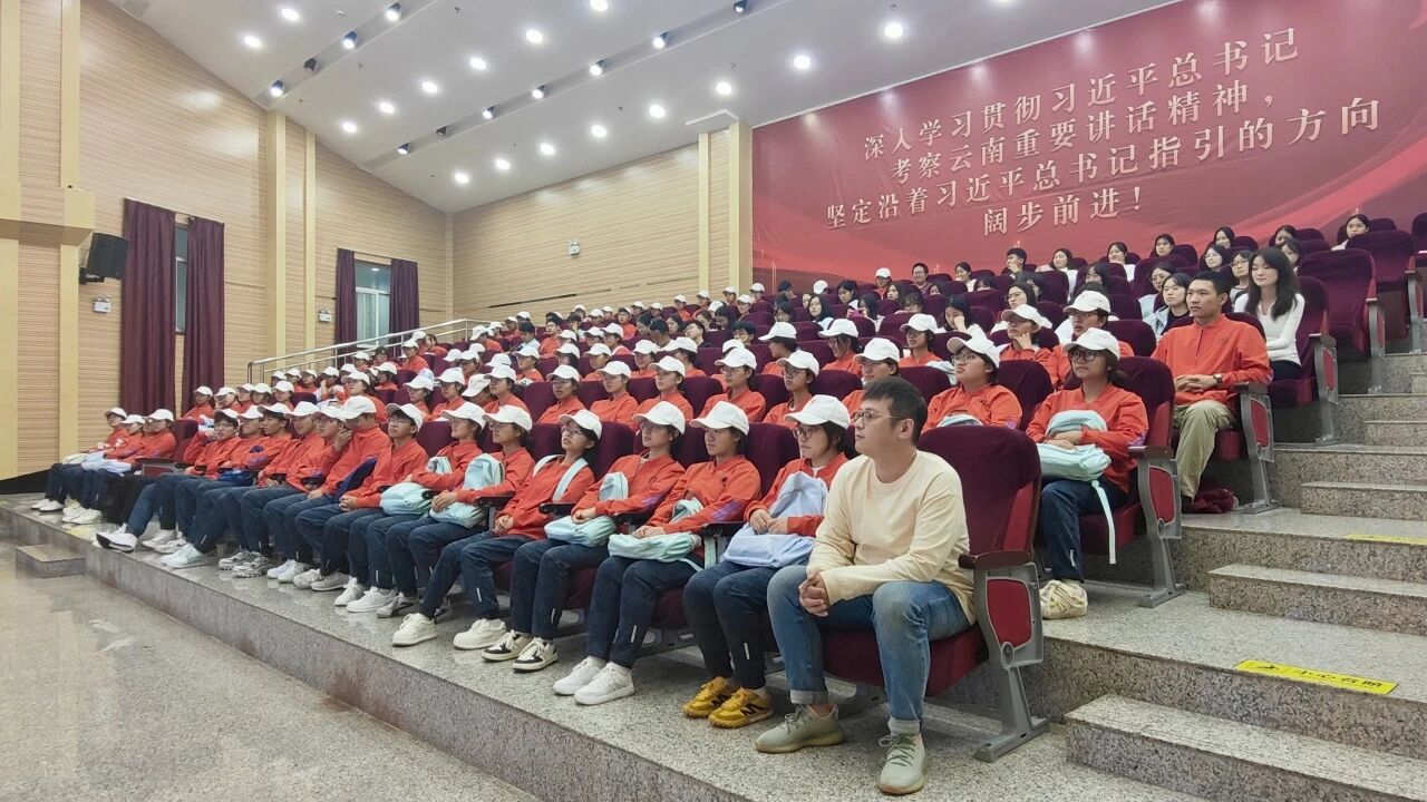 “财”遇见你,“管”助成长 ——2025级本科财管新生系列讲座圆满举行 第 3 张 “财”遇见你,“管”助成长 ——2025级本科财管新生系列讲座圆满举行 第 3 张