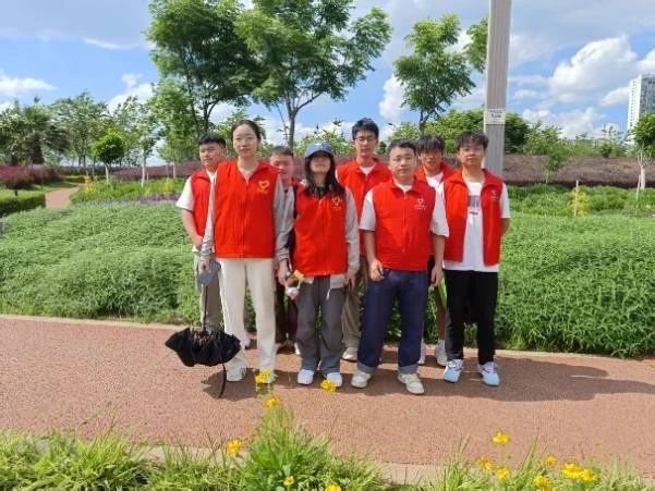 学院资讯 | 青年志愿者协会宁湖公园卫生清扫志愿服务活动圆满完成 第 6 张 学院资讯 | 青年志愿者协会宁湖公园卫生清扫志愿服务活动圆满完成 第 6 张