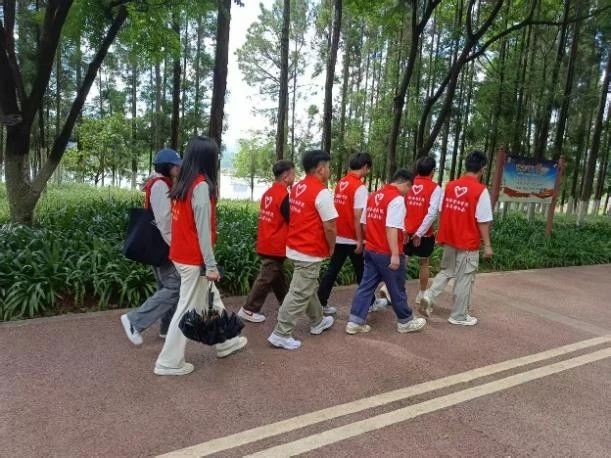 学院资讯 | 青年志愿者协会宁湖公园卫生清扫志愿服务活动圆满完成 第 5 张 学院资讯 | 青年志愿者协会宁湖公园卫生清扫志愿服务活动圆满完成 第 5 张