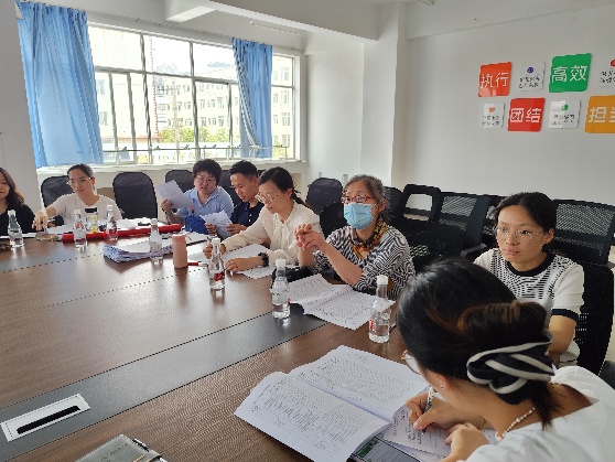 聚焦行业新需求,擘画育才新蓝图 ——2025版药学专科人才培养方案专家论证会圆满召开 第 5 张 聚焦行业新需求,擘画育才新蓝图 ——2025版药学专科人才培养方案专家论证会圆满召开 第 5 张