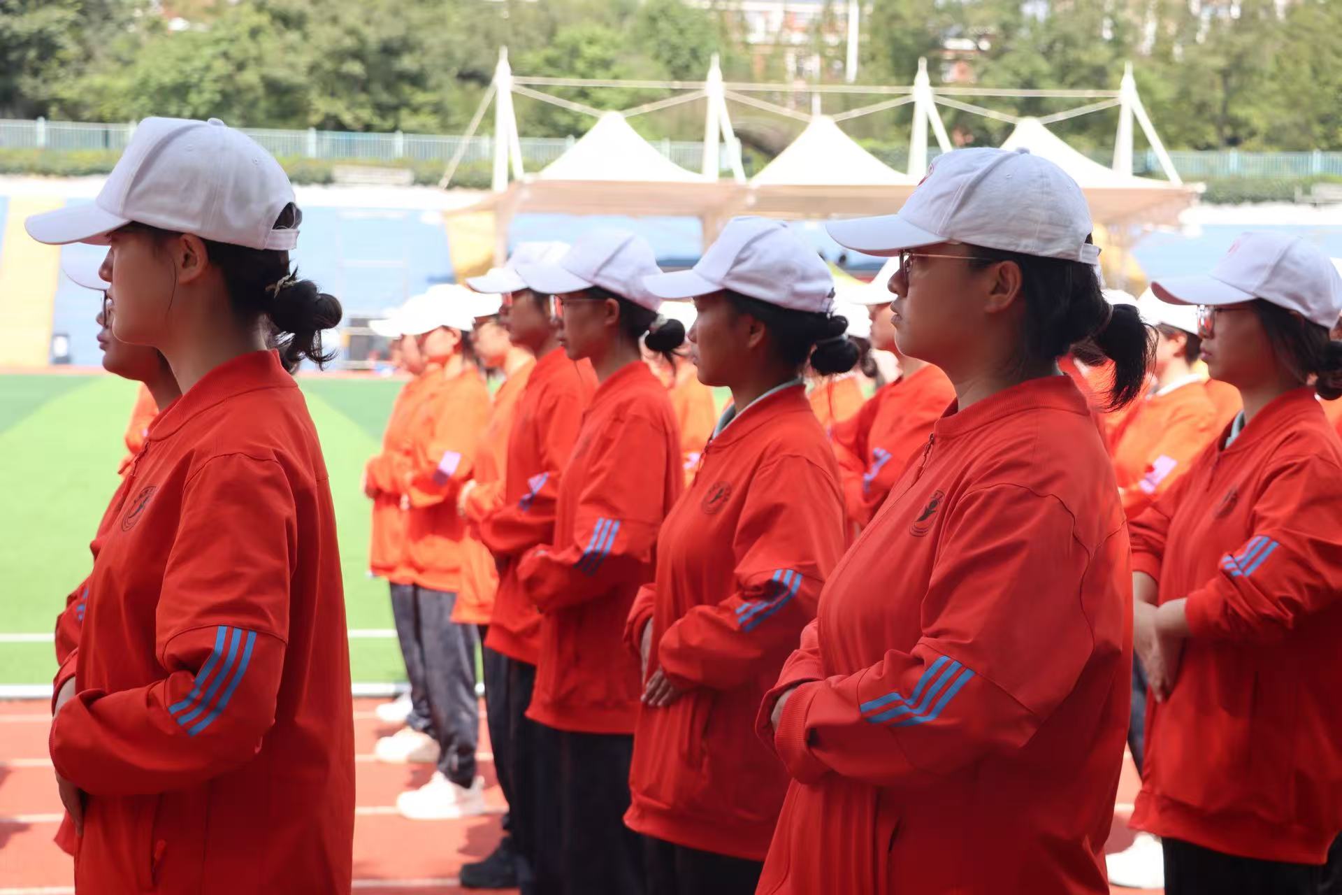 齐步铿锵砺意志，医学生军训展昂扬风貌 第 3 张