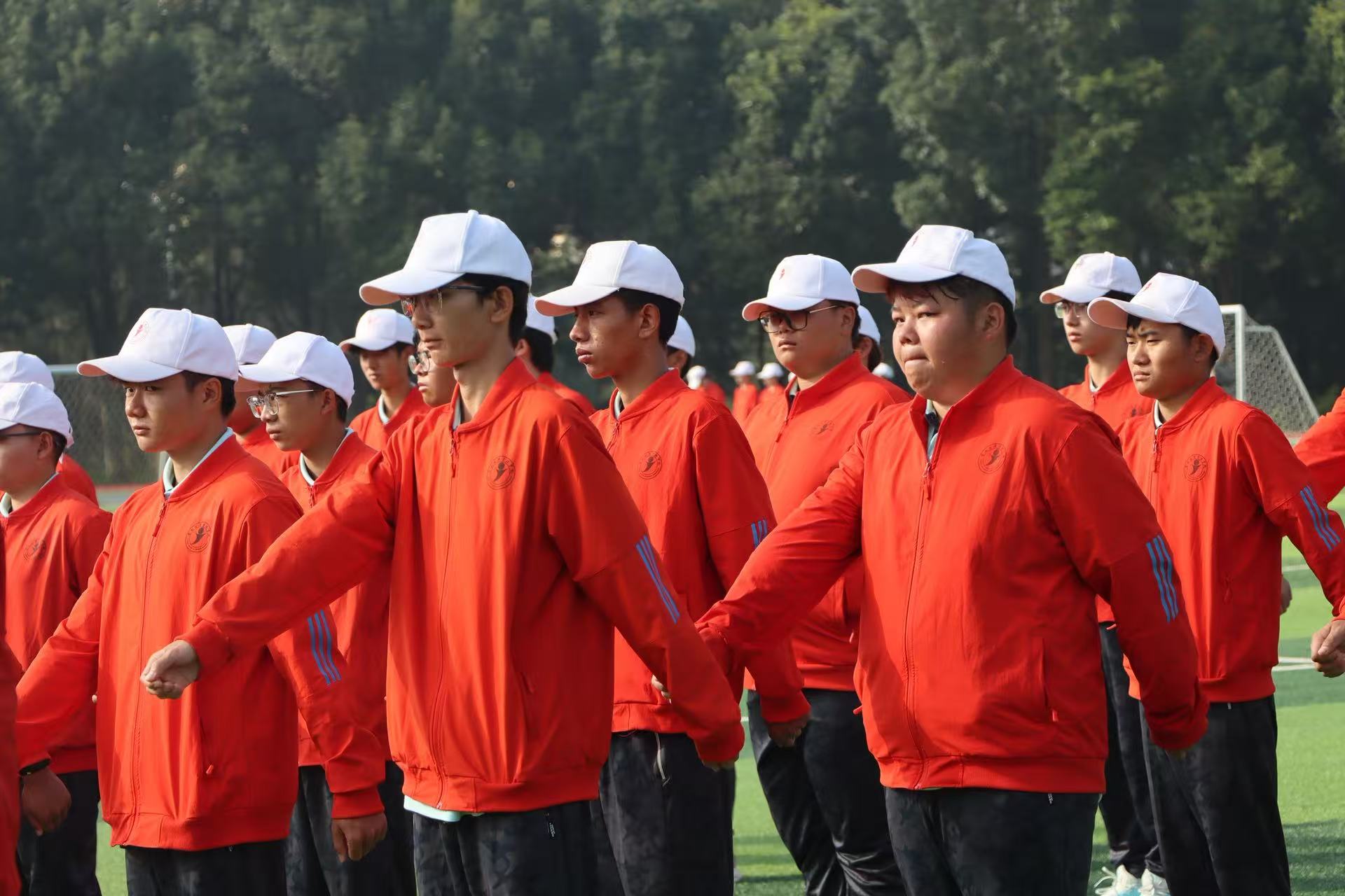 齐步铿锵砺意志，医学生军训展昂扬风貌 第 6 张