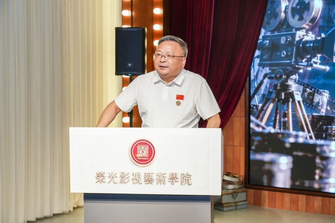 包场看电影,荣光影视艺术学院正式开课! 第 11 张 包场看电影,荣光影视艺术学院正式开课! 第 11 张